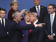 Лидеры стран НАТО после группового фотографирования Лидеры стран НАТО после группового фотографирования