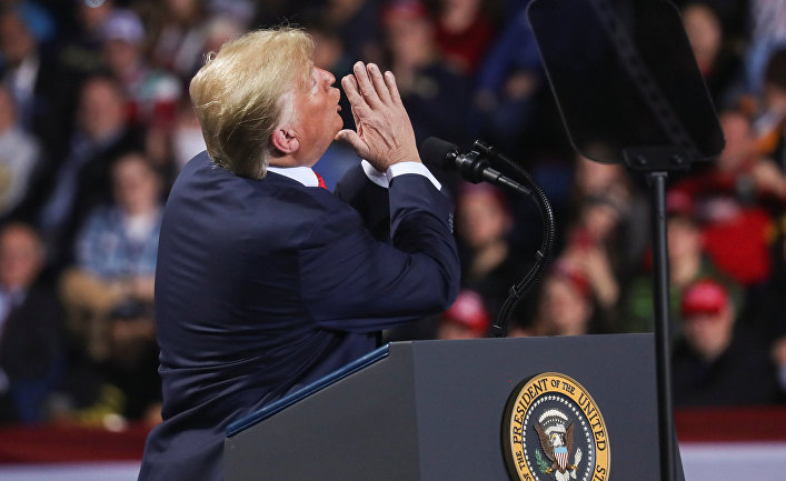 Президент США Дональд Трамп во время выступления в Батл-Крике, штат Мичиган