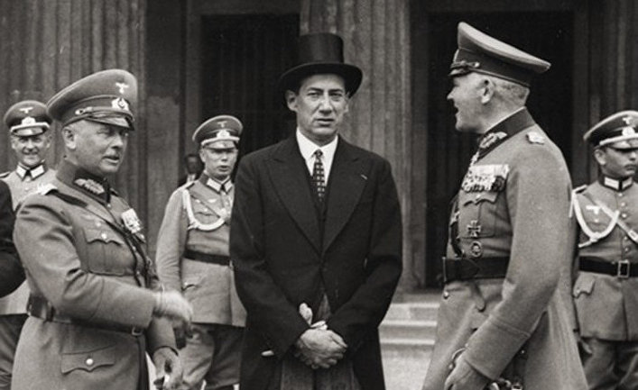 Вернер фон Фрич, Юзеф Бек и Вернер фон Бломберг в Берлине, 1935 год Вернер фон Фрич, Юзеф Бек и Вернер фон Бломберг в Берлине, 1935 год