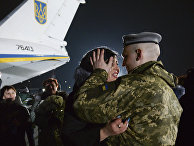 Украинские военнопленные, переданные в результате обмена представителями Донецкой и Луганской народных республик, в аэропорту "Борисполь" Украинские военнопленные, переданные в результате обмена представителями Донецкой и Луганской народных республик, в аэропорту "Борисполь"