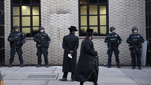 На фоне роста антисемитизма «наиболее заметные евреи» испытывают страх (The New York Times, США)