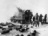 Израильские солдаты обстреливают египетские военные позиции во время "Войны на истощение" на Суэцком фронте Израильские солдаты обстреливают египетские военные позиции во время "Войны на истощение" на Суэцком фронте
