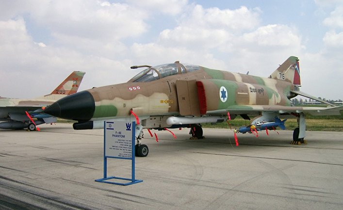 Израильский истребитель McDonnell Douglas F-4E Phantom II в Тель-Нофе, Израиль