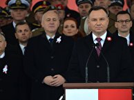 Президент Польши Анджей Дуда (справа на первом плане) и премьер-министр Польши Матеуш Моравецкий (справа на втором плане) во время марша марша в Варшаве в честь 100-летия независимости Польши. Марш в Варшаве в честь 100-летия независимости Польши