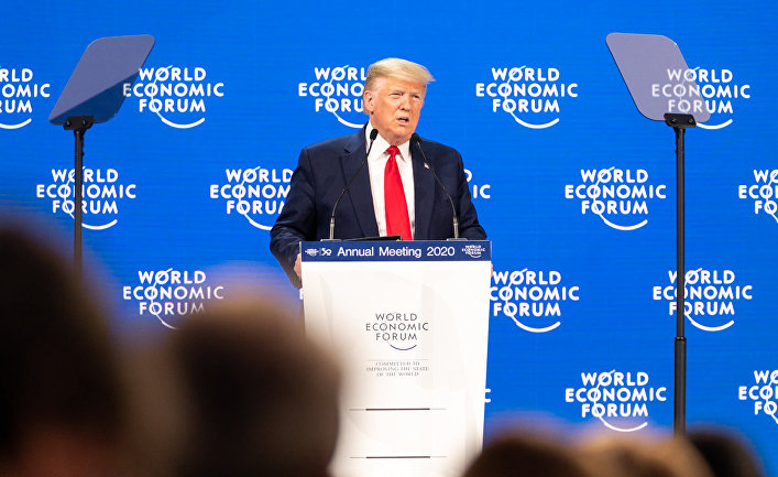 Президент США Дональд Трамп выступает на форуме в Давосе