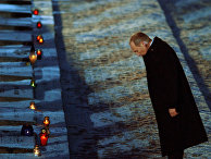 Владимир Путин зажег поминальную свечу у мемориала узникам Освенцима Владимир Путин зажег поминальную свечу у мемориала узникам Освенцима