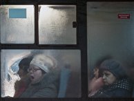 Пассажиры в автобусе Пассажиры в автобусе