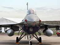 Американский многофункциональный лёгкий истребитель F-16 Fighting Falcon Американский многофункциональный лёгкий истребитель F-16 Fighting Falcon