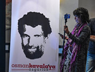 Изображение заключенного бизнесмена и филантропа Османа Кавалы Изображение заключенного бизнесмена и филантропа Османа Кавалы