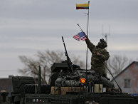 Солдат 2-го кавалерийского полка армии США во время военных учений в Литве Солдат 2-го кавалерийского полка армии США во время военных учений в Литве