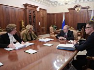 Президент РФ В. Путин провел совещание по противодействию коронавирусу Президент РФ В. Путин провел совещание по противодействию коронавирусу