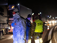Сотрудники МЧС и польской пограничной полиции на польско-литовской границе Сотрудники МЧС и польской пограничной полиции на польско-литовской границе