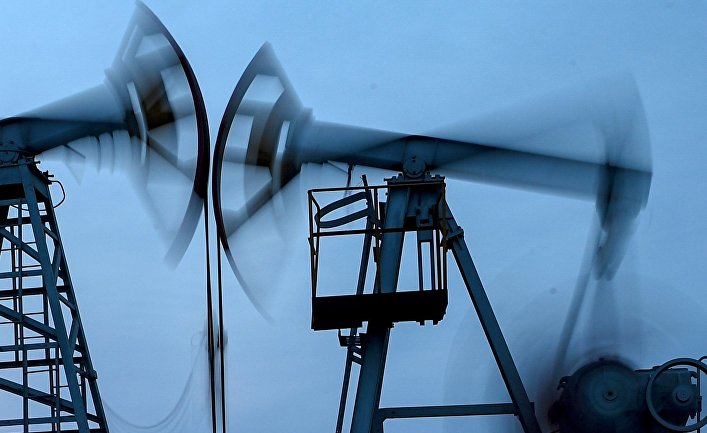 Работа нефтяных станков - качалок Работа нефтяных станков - качалок