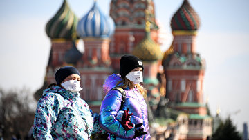 Туристы на Красной площади в Москве