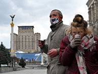 Бездомные пьют бесплатный чай в Киеве Бездомные пьют бесплатный чай в Киеве