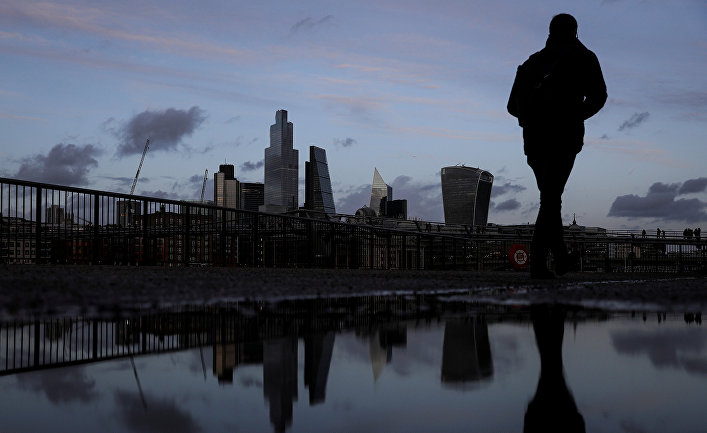 Пешеход в финансовом районе Лондона, Великобритания