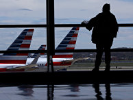 Самолеты American Airlines в аэропорту Рейгана в Вашингтоне Самолеты American Airlines в аэропорту Рейгана в Вашингтоне