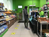 Разметка для соблюдения дистанции в связи с распространением коронавируса в магазинах Москвы и МО Разметка для соблюдения дистанции в связи с распространением коронавируса в магазинах Москвы и МО