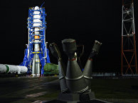 Ракета-носитель "Союз-2.1б" со спутником военного назначения перед стартом с космодрома "Плесецк" в Архангельской области Ракета-носитель "Союз-2.1б" со спутником военного назначения перед стартом с космодрома "Плесецк" в Архангельской области