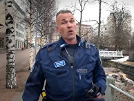 Поющий полицейский из города Оулу, Финляндия Поющий полицейский из города Оулу, Финляндия