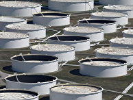 Резервуары для хранения сырой нефти в городе Кушинг, штат Оклахома, США Резервуары для хранения сырой нефти в городе Кушинг, штат Оклахома, США