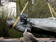 Демонтаж памятника Ивану Коневу в Праге, Чехия Демонтаж памятника Ивану Коневу в Праге, Чехия