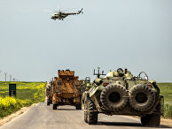 Военный вертолет Ми-28 ВВС России пролетает над российскими и турецкими БМП в составе совместного российского-турецкого военного патруля в сирийской провинции Хасака Военный вертолет Ми-28 ВВС России пролетает над российскими и турецкими БМП в составе совместного российского-турецкого военного патруля в сирийской провинции Хасака