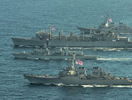 Эсминцы ВМС США "Портер", "Дональд Кук" и "Франклин Рузвельт" и британский фрегат "Кент" во время учений в Баренцевом море Эсминцы ВМС США "Портер", "Дональд Кук" и "Франклин Рузвельт" и британский фрегат "Кент" во время учений в Баренцевом море