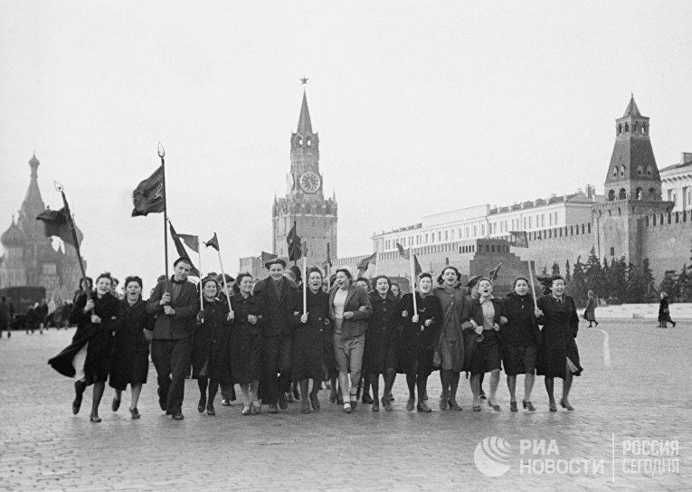 Фотографии 9 мая 1945 года москва