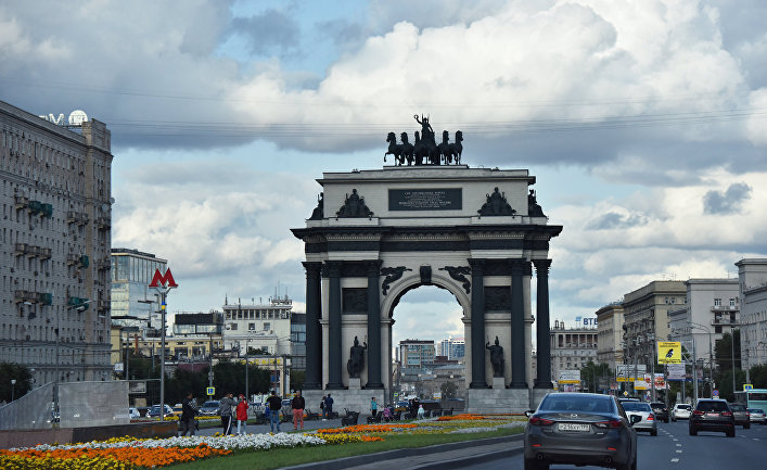 Триумфальные ворота в москве фото