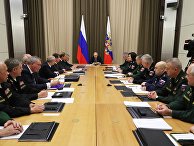 Президент РФ В. Путин провел совещание с руководством Минобороны и предприятий ОПК Президент РФ В. Путин провел совещание с руководством Минобороны и предприятий ОПК