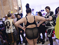 Плюс сайз модель на Pulp Fashion Week в Париже, Франция Плюс сайз модель на Pulp Fashion Week в Париже, Франция