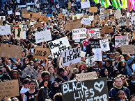 Участники акции протеста в знак солидарности с движением Black Lives Matter в Стокгольме Участники акции протеста в знак солидарности с движением Black Lives Matter в Стокгольме