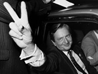 19 сентября 1982. Улоф Пальме радуется победе Социал-демократической партии на выборах 19 сентября 1982. Улоф Пальме радуется победе Социал-демократической партии на выборах
