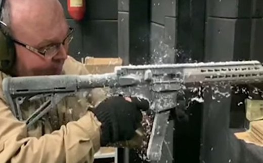 Экстремальная стрельба из украинского пистолета-пулемета Экстремальная стрельба из украинского пистолета-пулемета