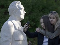 Бюст генерального секретаря ЦК КПСС Леонида Ильича Брежнева в парке "Музеон" Бюст генерального секретаря ЦК КПСС Леонида Ильича Брежнева в парке "Музеон"