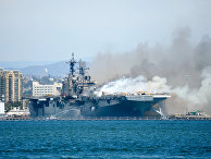 Пожар на борту десантного корабля на базе ВМС США в Сан-Диего Пожар на борту десантного корабля на базе ВМС США в Сан-Диего