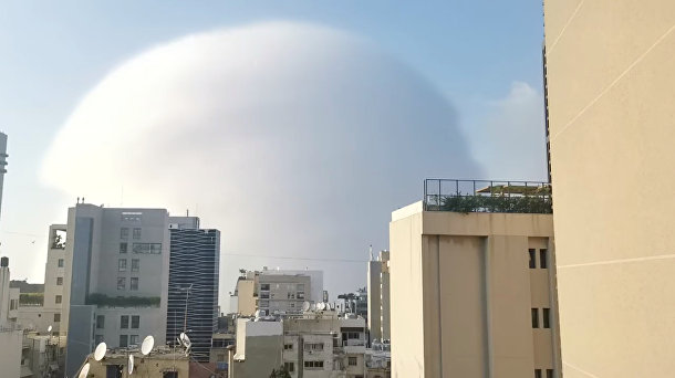 Ударная волна во время взрыва в Бейруте
