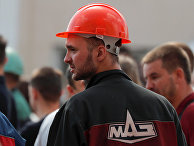 Сотрудники Минского автомобильного завода (МАЗ) во время митинга в Минске Сотрудники Минского автомобильного завода (МАЗ) во время митинга в Минске