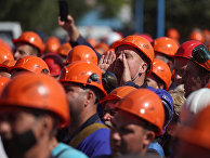 Сотрудники компании «Гродно Азот» во время митинга против результатов президентских выборов в Гродно, Белоруссия Сотрудники компании «Гродно Азот» во время митинга против результатов президентских выборов в Гродно, Белоруссия