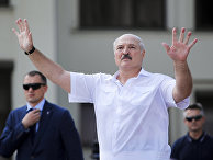 Президент Белоруссии Александр Лукашенко выступает на митинге Президент Белоруссии Александр Лукашенко выступает на митинге