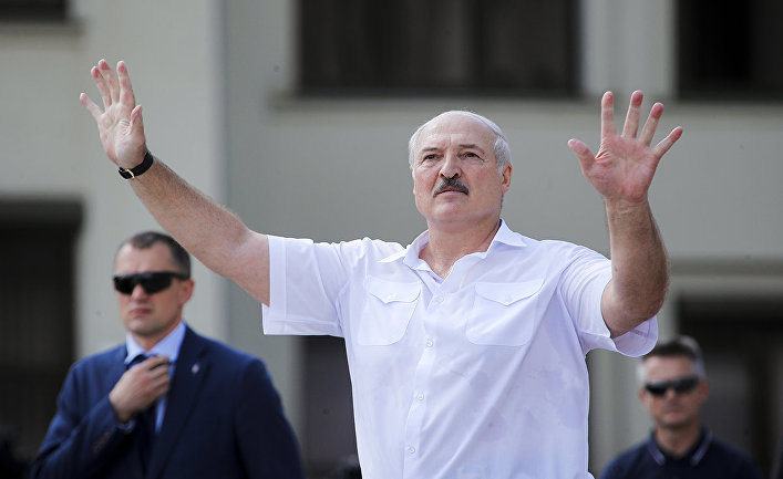 Президент Белоруссии Александр Лукашенко выступает на митинге
