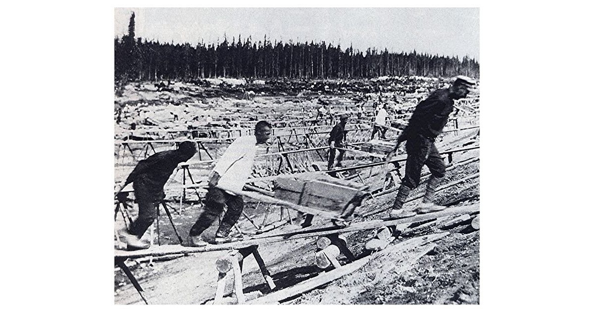 Tygodnik TVP (\u041f\u043e\u043b\u044c\u0448\u0430): \u0441\u043e\u0437\u0434\u0430\u043d\u0438\u0435 \u0441\u043e\u0432\u0435\u0442\u0441\u043a\u043e\u0439 \u0438\u043a\u043e\u043d\u044b. \u041d\u0430\u0434 \u0436\u0435\u0440\u0442\u0432\u0430\u043c\u0438 ...