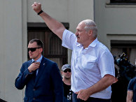 Президент Белоруссии Александр Лукашенко выступает на митинге в Минске Президент Белоруссии Александр Лукашенко выступает на митинге в Минске