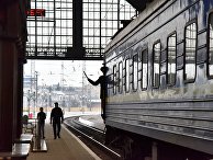 Поезд «Львов — Москва» на железнодорожном вокзале во Львове Поезд «Львов — Москва» на железнодорожном вокзале во Львове