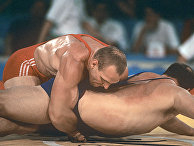 Российский спортсмен Александр Карелин во второй раз стал олимпийским чемпионом по греко-римской борьбе (вес свыше 130 кг) на XXV летних Олимпийских играх в Барселоне Российский спортсмен Александр Карелин во второй раз стал олимпийским чемпионом по греко-римской борьбе (вес свыше 130 кг) на XXV летних Олимпийских играх в Барселоне