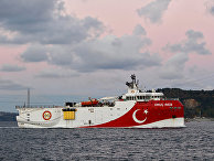 Турецкое геологоразведочное судно Oruç Reis в проливе Босфор Турецкое геологоразведочное судно Oruç Reis в проливе Босфор