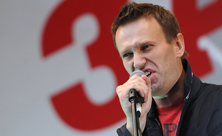 Алексей Навальный выступает во время митинга после акции "Марш миллионов" на проспекте Академика Сахарова