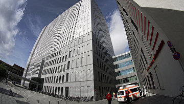 Скорая помощь у больничного комплекса Шарите в Берлине