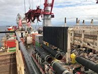 Трубоукладчик Allseas Solitaire прокладывает трубы для Nord Stream 2 в Балтийском море Трубоукладчик Allseas Solitaire прокладывает трубы для Nord Stream 2 в Балтийском море